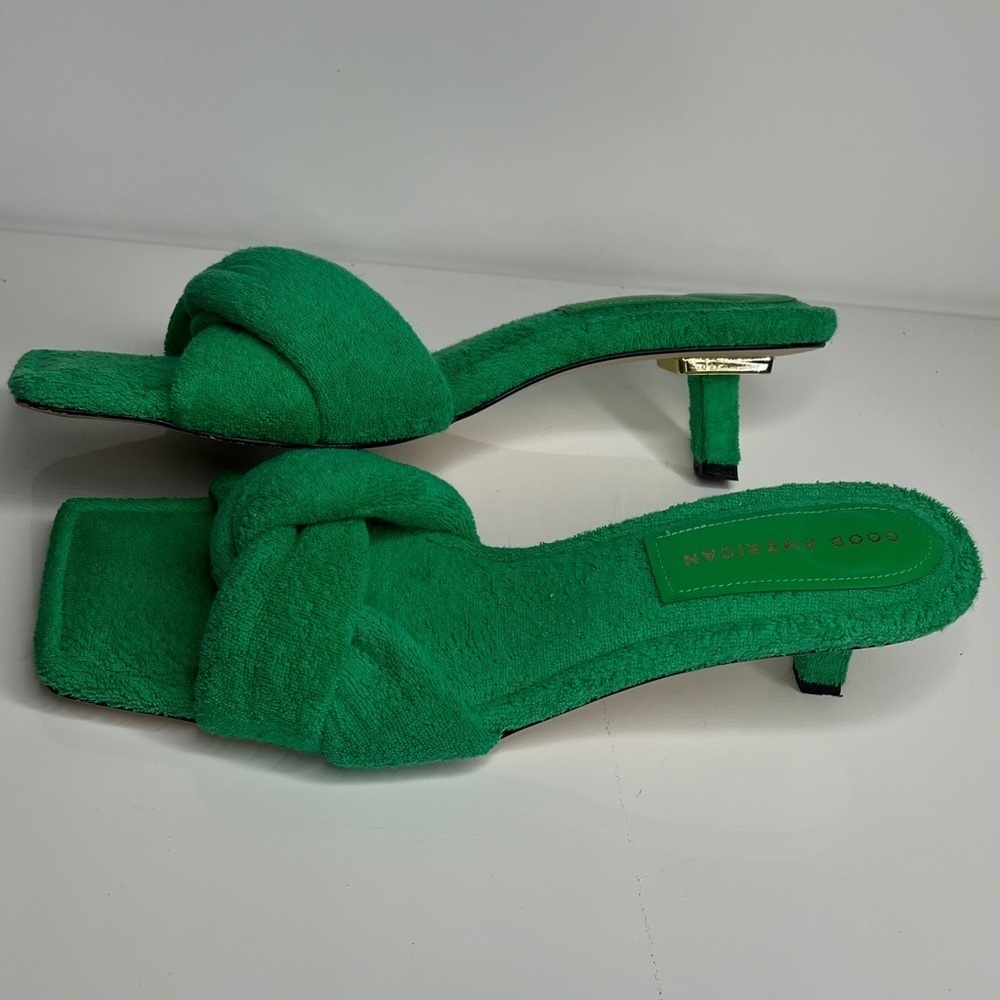 Good American Sz 8.5 Green Terry Kickstand Mule Sandals 1.5” Block Kitten Heel